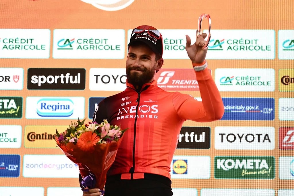 Ganna zag af achter twee wereldkampioenen in Milaan-Sanremo