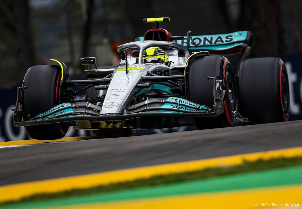 Hamilton vindt dat Mercedes collectief heeft gefaald