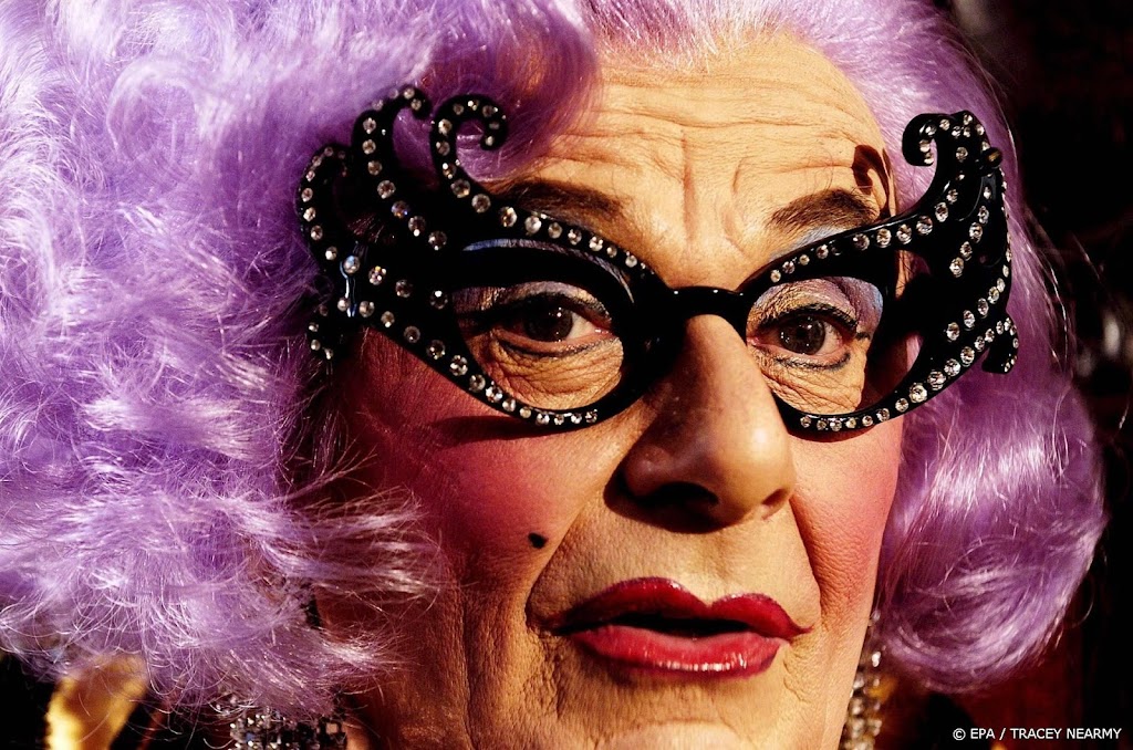 Komiek Barry Humphries (89), bedenker Dame Edna, overleden