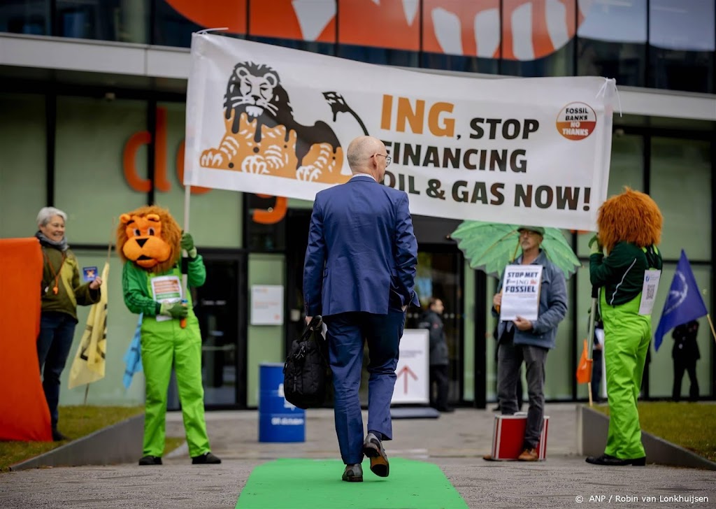 Extinction Rebellion voert landelijk actie bij negen ING-kantoren