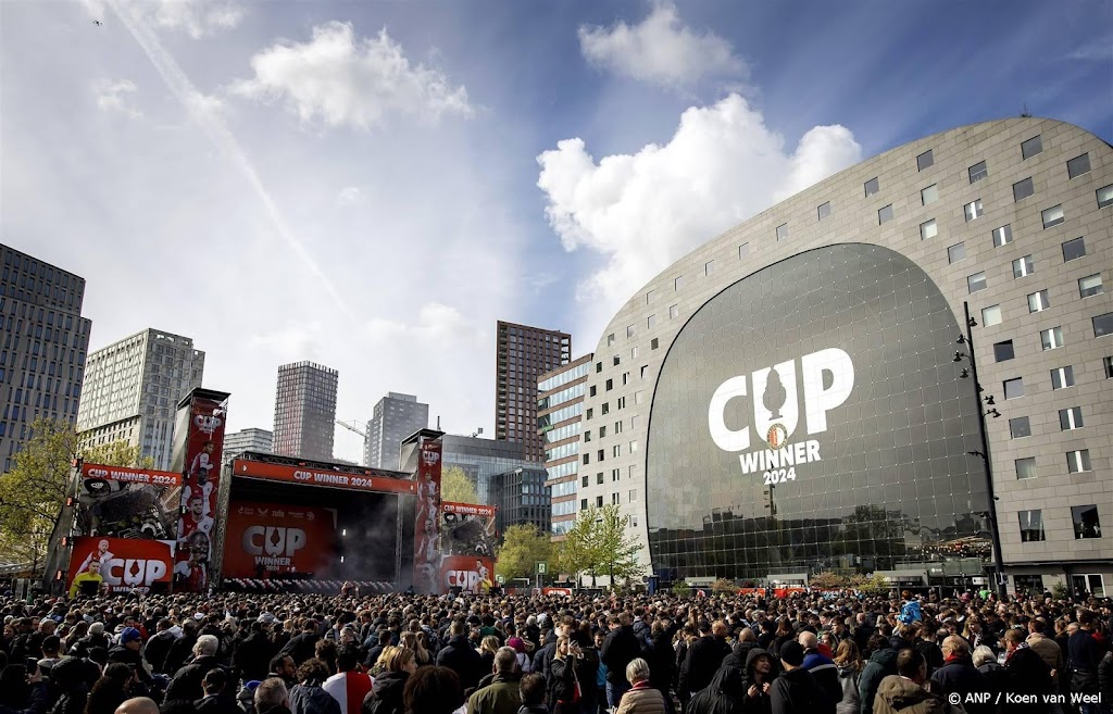 Feyenoord in centrum Rotterdam gehuldigd voor winst KNVB-beker
