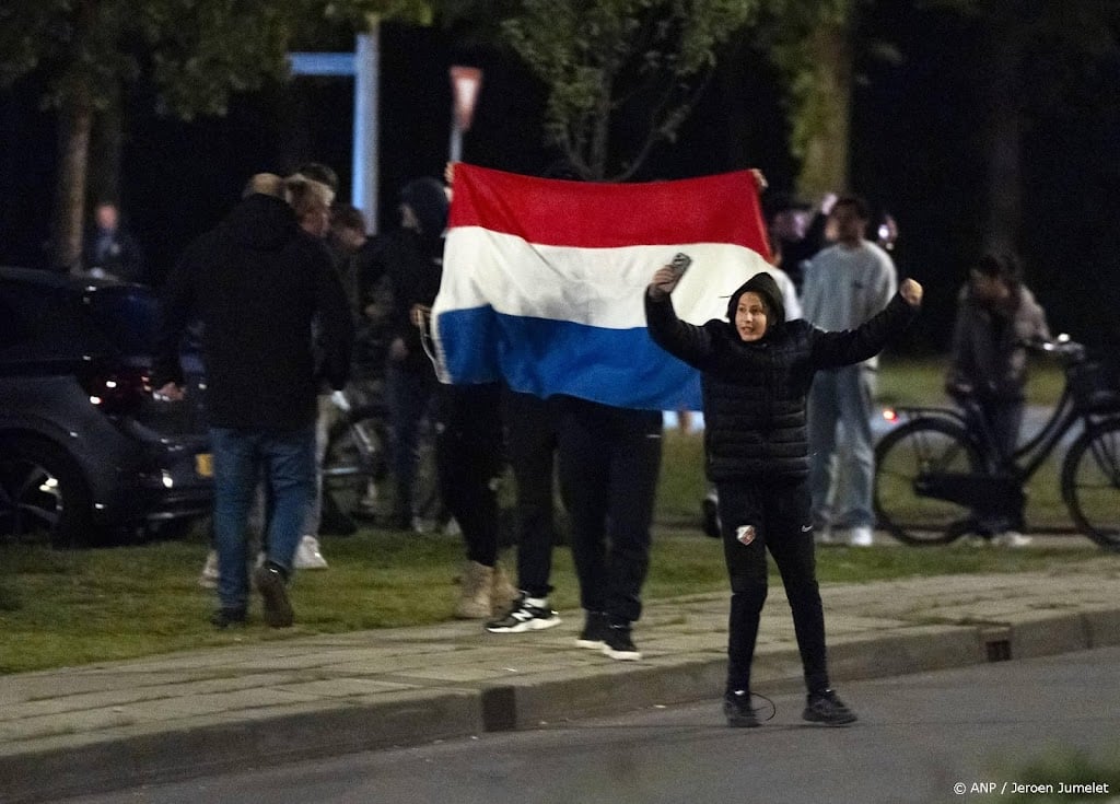 Acht mensen aangehouden na anti-azc-protest in Loosdrecht