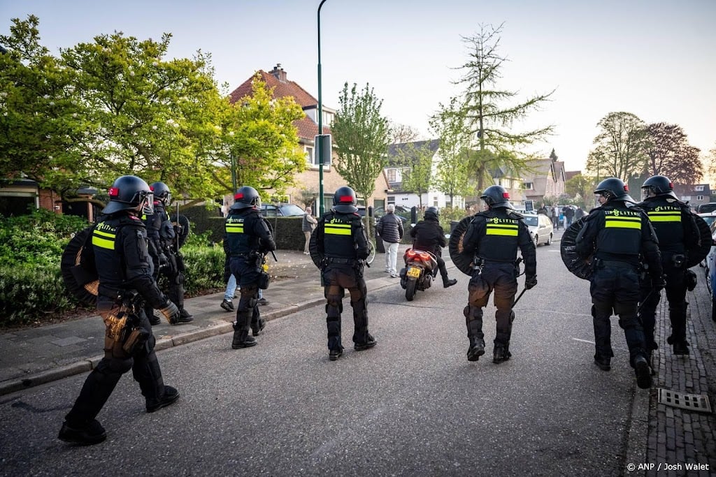 Opnieuw grijpt mobiele eenheid in bij azc-protest Loosdrecht