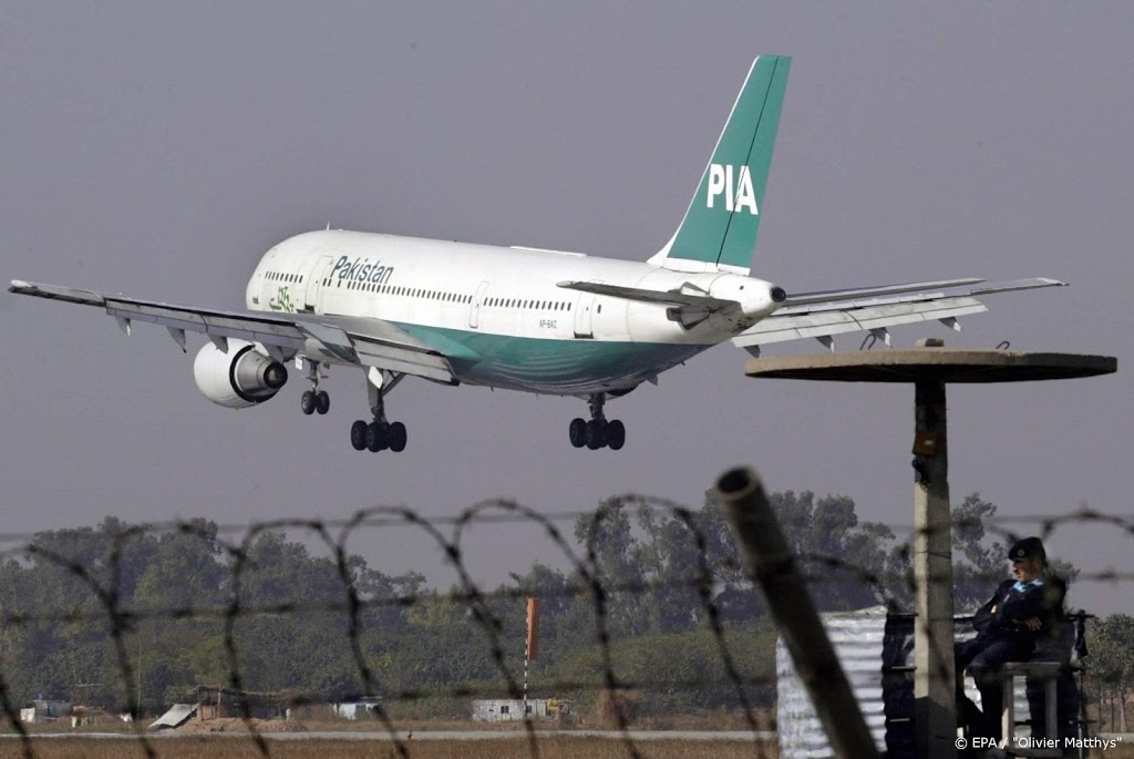 Passagierstoestel stort neer in Karachi in Pakistan