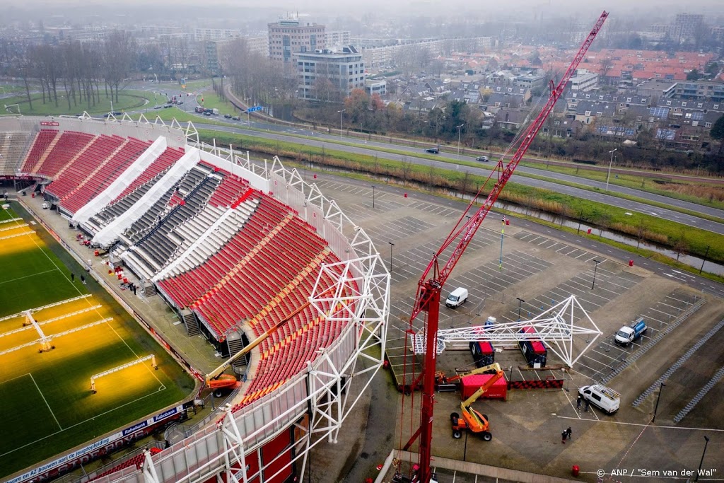 AZ start met bouw dak van eigen stadion