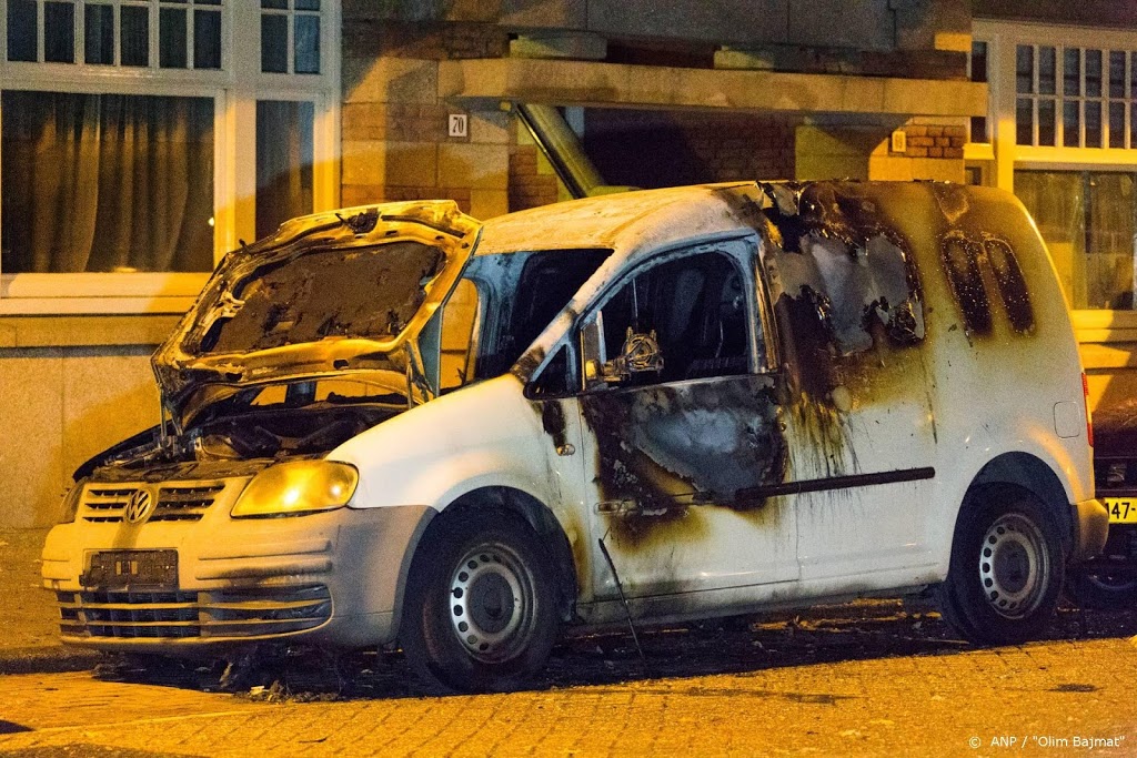 Auto in brand door explosie in Hoensbroek