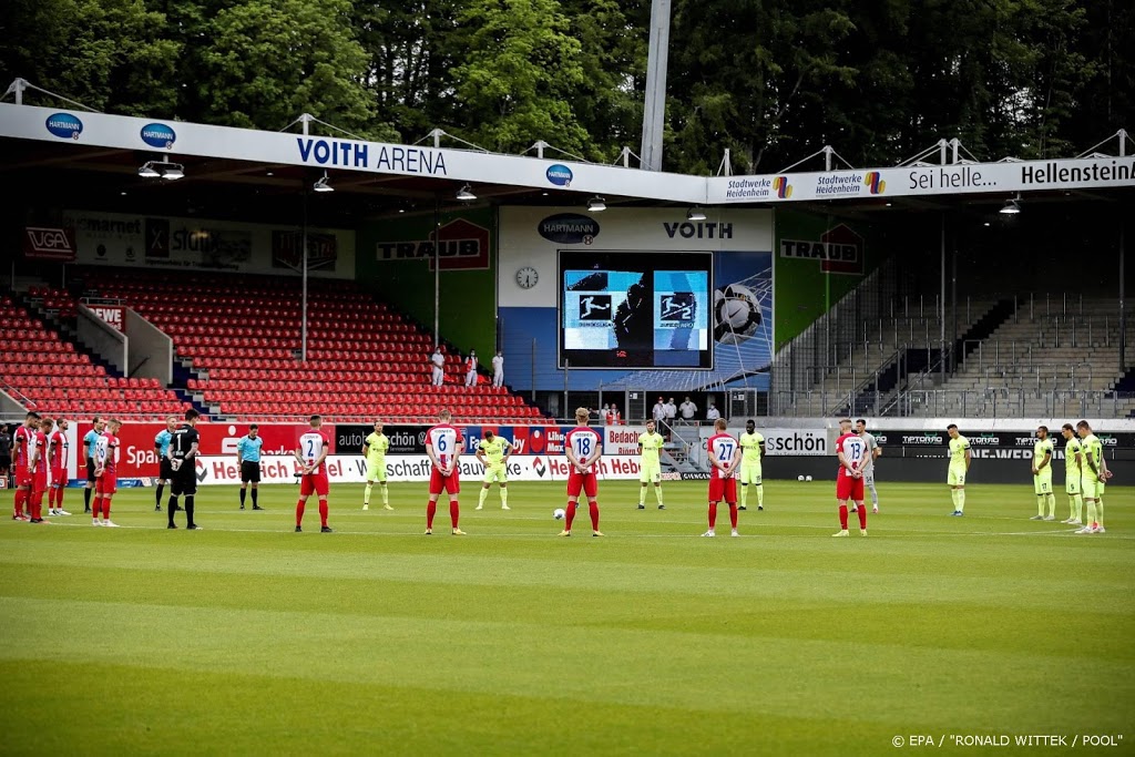 Tweede Bundesliga begint met minuut stilte