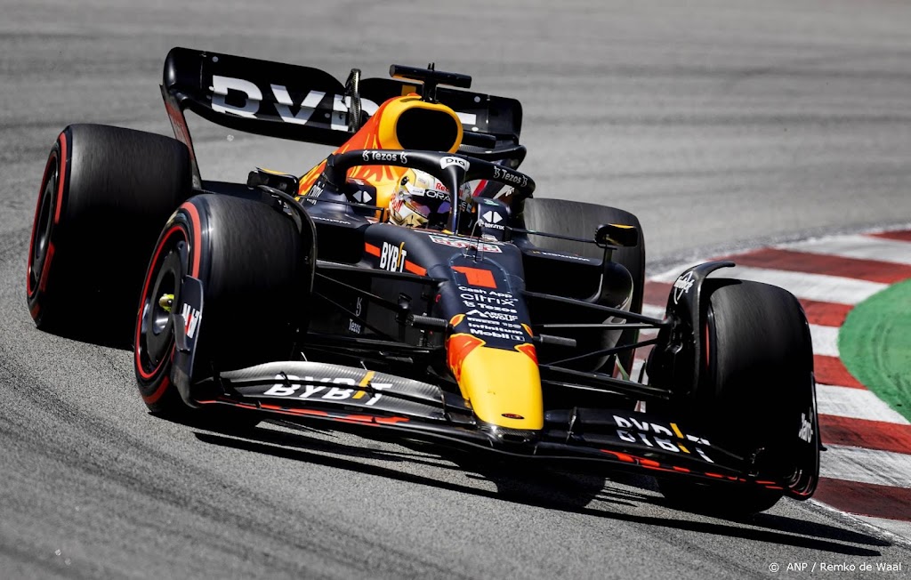 Verstappen scoort hattrick en neemt leiding over in WK Formule 1