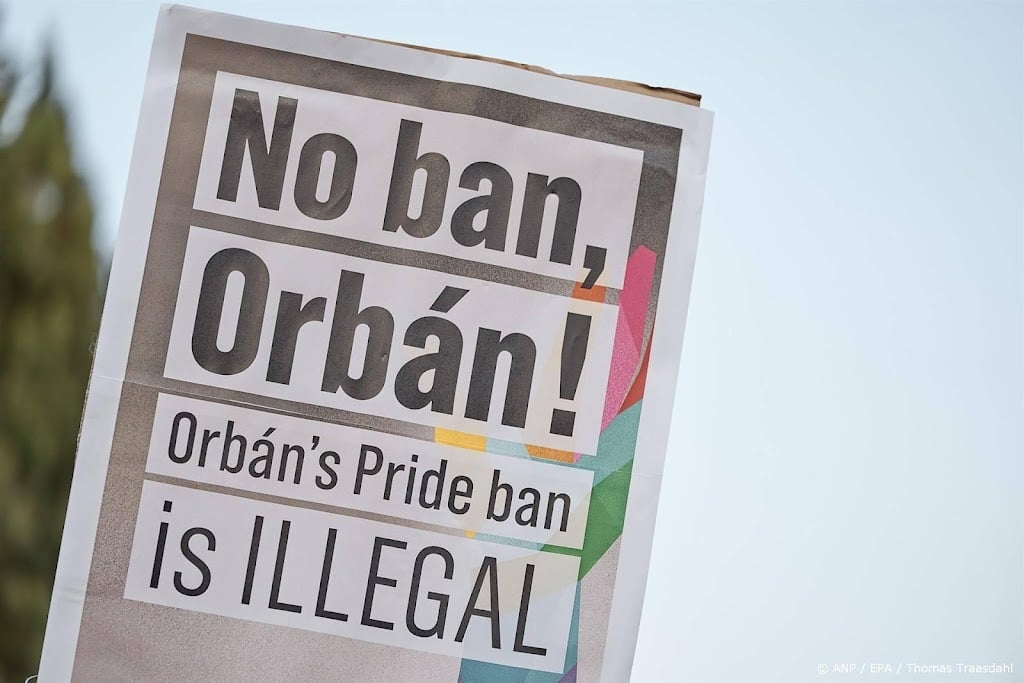 COC roept kabinet op pride-motie uit te voeren