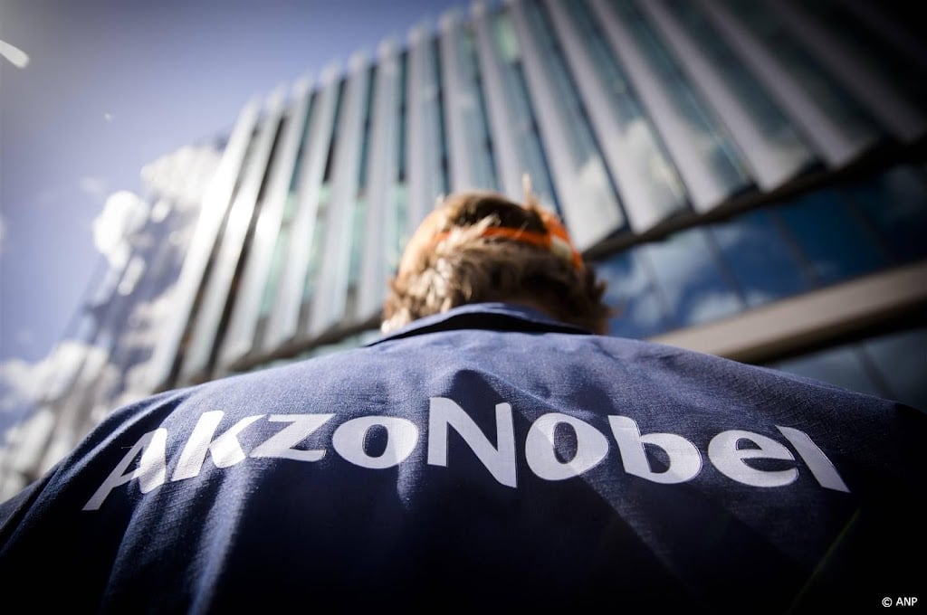AkzoNobel bovenaan lagere AEX na plannen om fabrieken te sluiten