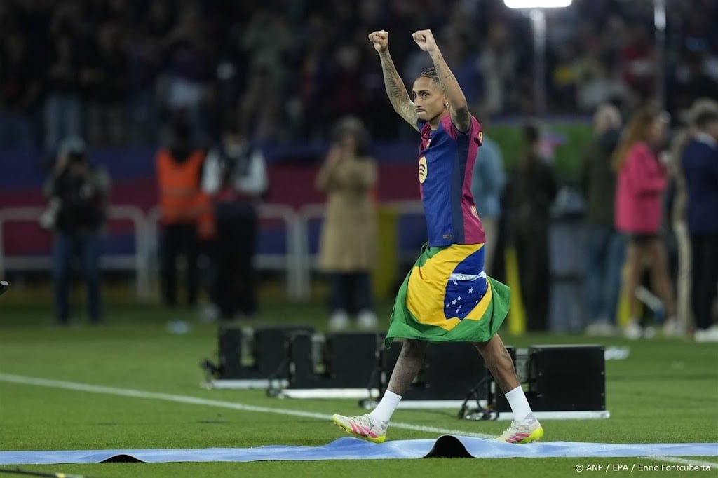 Vleugelspits Raphinha verlengt contract bij FC Barcelona