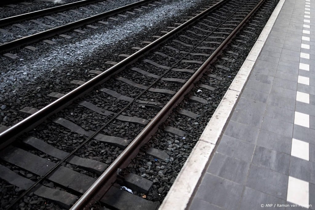Man in rolstoel die overleed slachtoffer aanzuiging trein