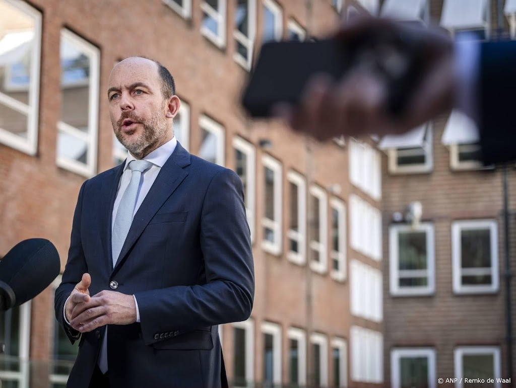Minister spreekt niet alle gemeenten die te weinig opvang hebben