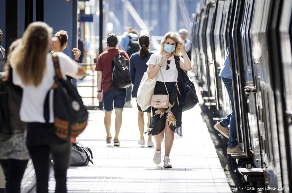Reizigersorganisatie roept op tot dragen mondkapjes in ov