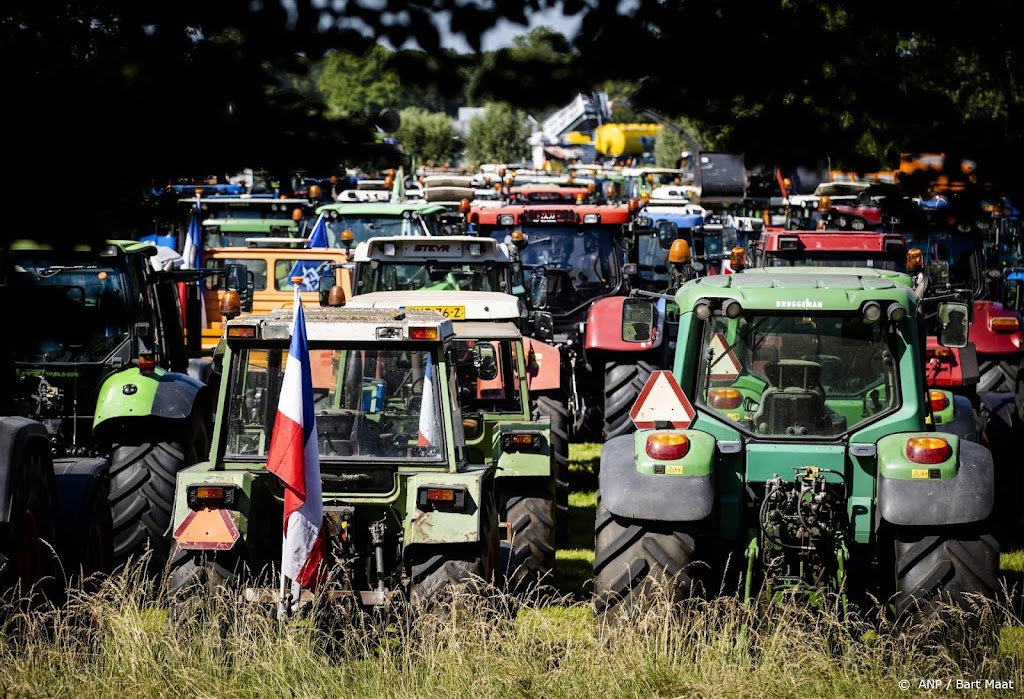 Vele duizenden demonstranten bij boerenprotest in Stroe