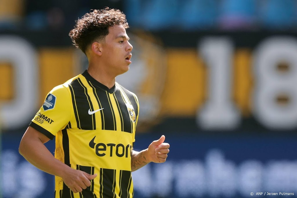 Voetballer Manhoef verlengt contract bij Vitesse