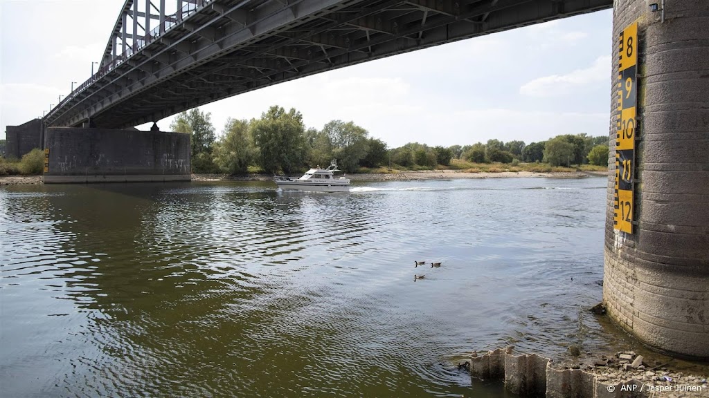 Hoogwatergolfje op de Rijn, waterbeheerders blij