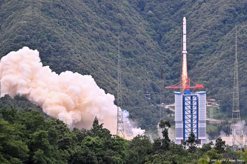 Frankrijk en China sturen samen satelliet de ruimte in 