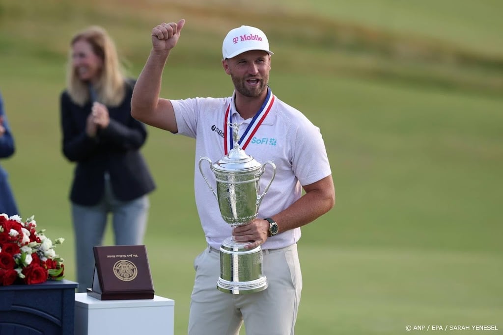 Golfer Clark wint US Open voor de tweede keer na spannend slot