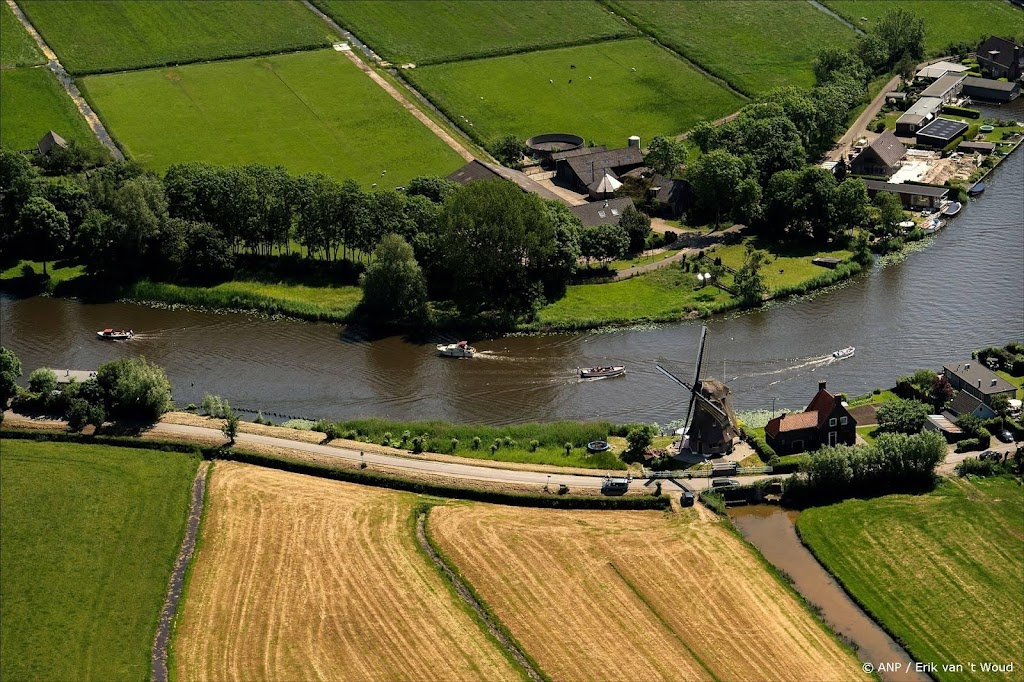 Sluizen dicht en advies om niet te varen op Vecht na hevige regen
