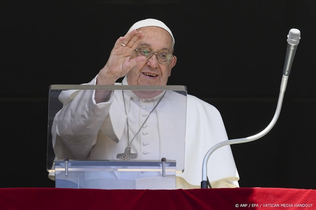 Eerste exemplaar van encyclopedie over christendom is voor paus