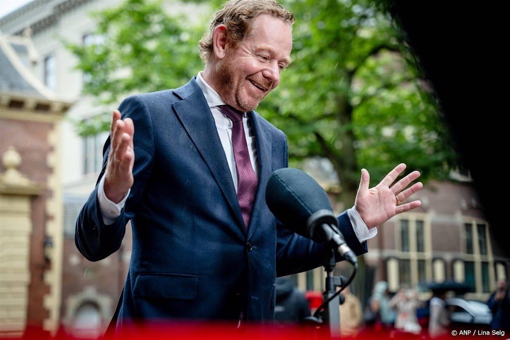 Van Weel uit in Boedapest onvrede over solo-optreden Orbán