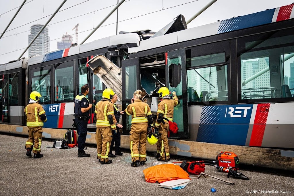 Botsing trams op Erasmusbrug, 18 gewonden van wie 2 zwaargewond