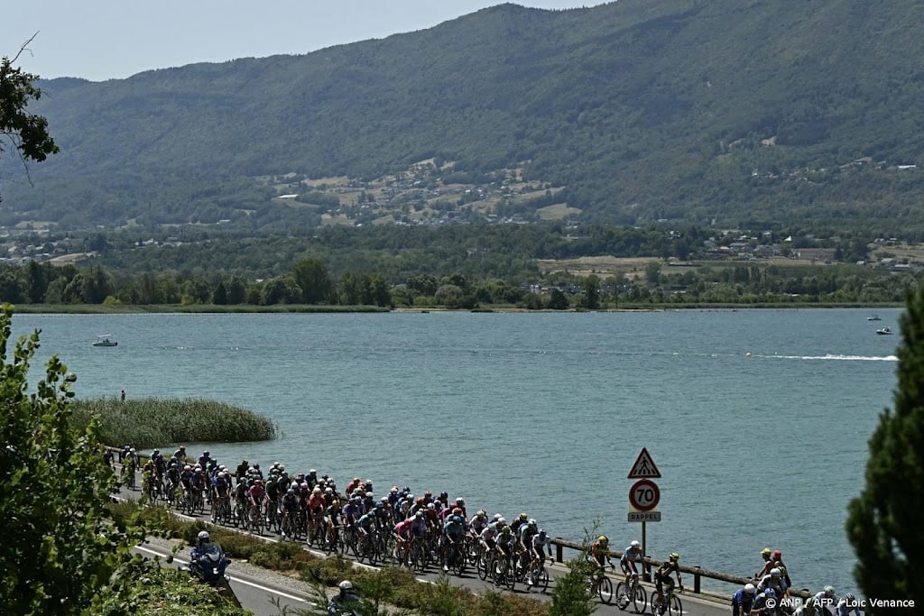 Tourpeloton vertrokken voor etappe 17 met kans voor Van der Poel