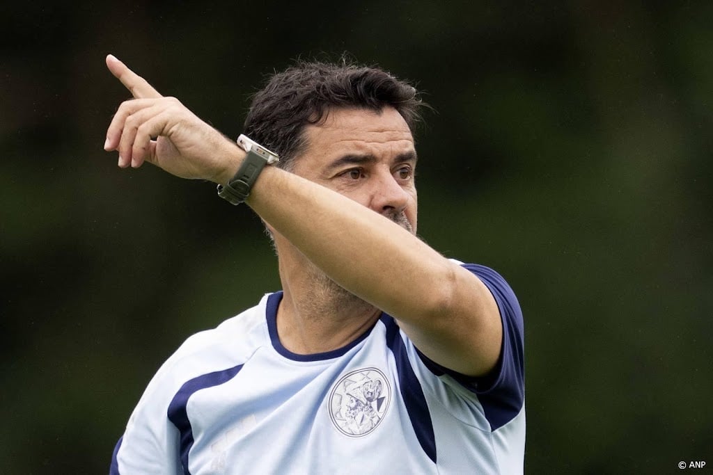 Ajax-trainer Míchel verwacht sterk Vojvodina in Conference League