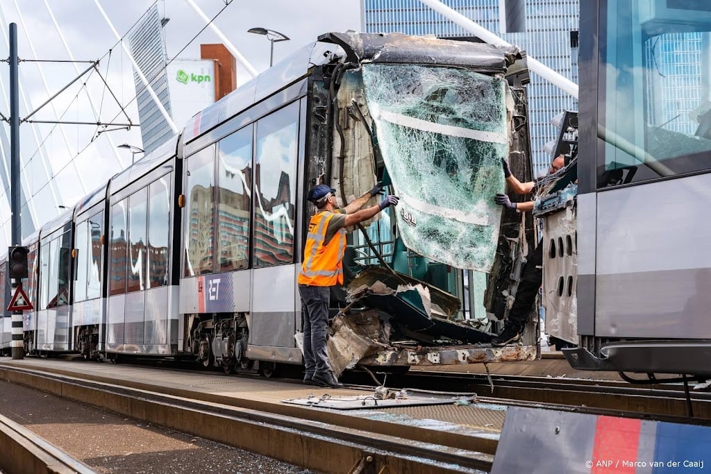 Verkeer kan tot begin van de avond niet over Erasmusbrug