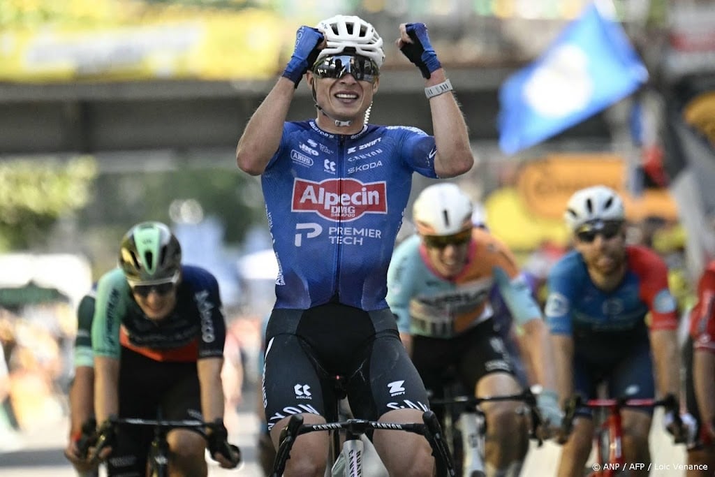 Philipsen sprint met hulp Van der Poel naar ritzege in Tour