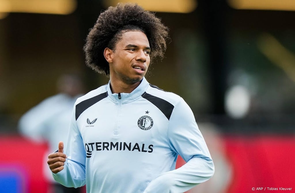 Stengs laat contract ontbinden en vertrekt bij Feyenoord