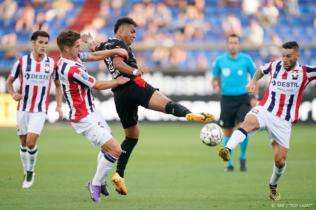 De lach bij geplaagde PSV-spits Malen is terug