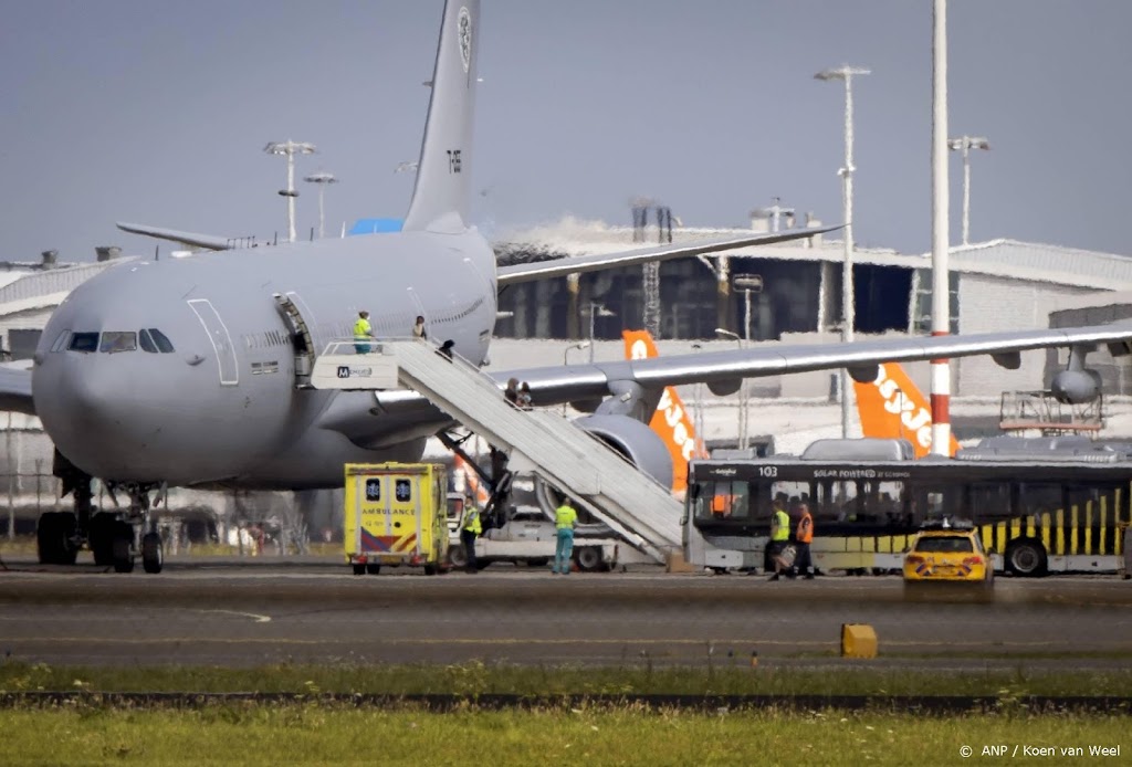 Vliegtuig met 160 mensen uit Afghanistan aangekomen op Schiphol