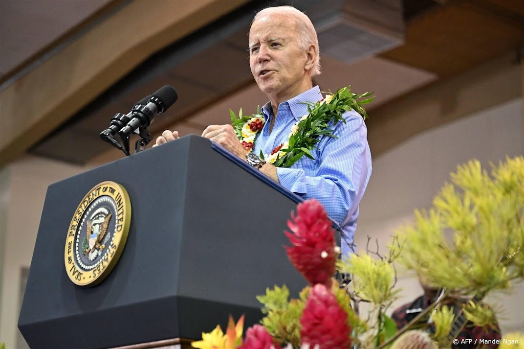 Biden belooft op Maui wederopbouw na fatale branden
