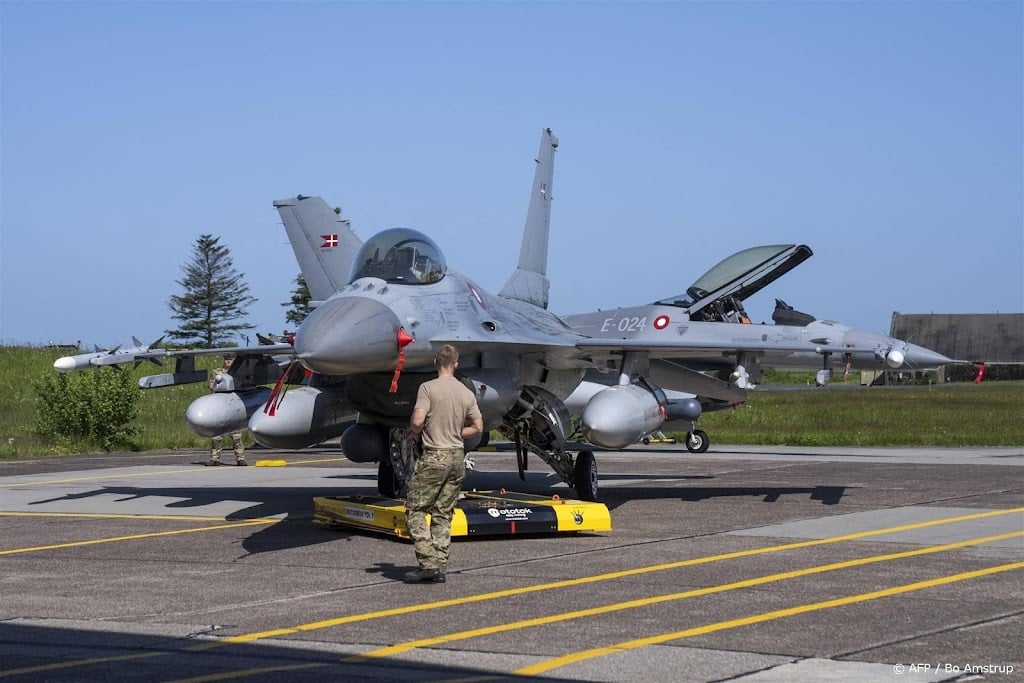 Acht Oekraïners begonnen aan F-16-training in Denemarken