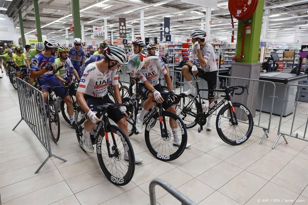 Zesde Vuelta-etappe start vanuit supermarkt