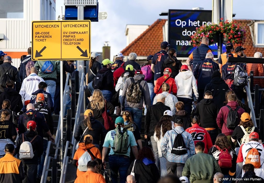 Drukte in treinen naar Zandvoort om Dutch Grand Prix