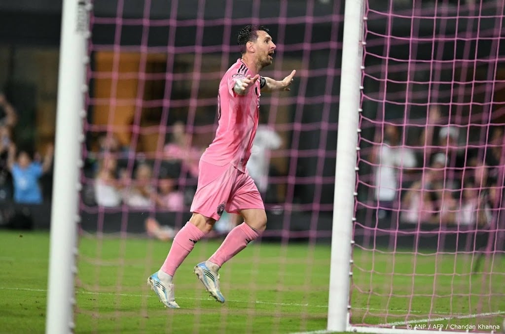 Messi krijgt boete voor uitdelen tik in nek tegen Philadelphia