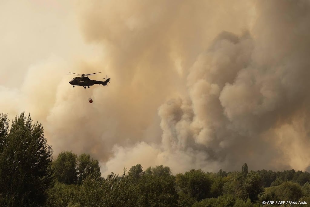 EU stuurt blushelikopters naar Servië voor natuurbrand