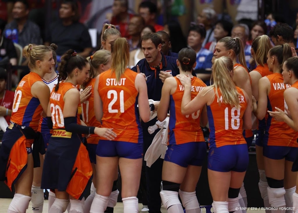 Volleybalsters beginnen met zege op Roemenië aan EK