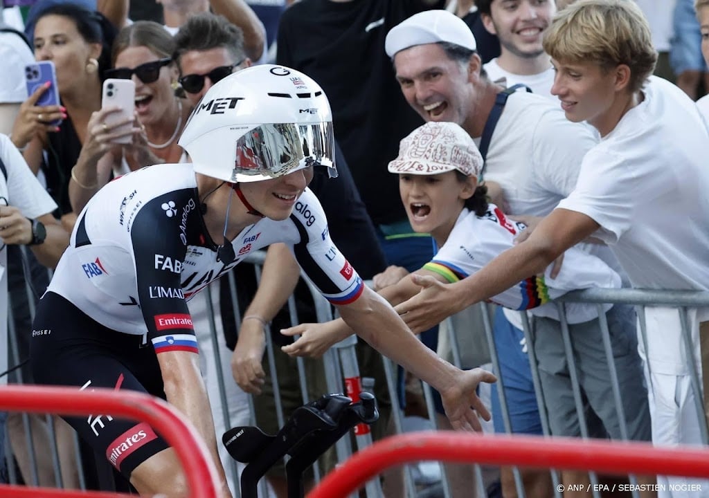 Wielrenner Pogačar pakt leiderstrui in eerste etappe Vuelta