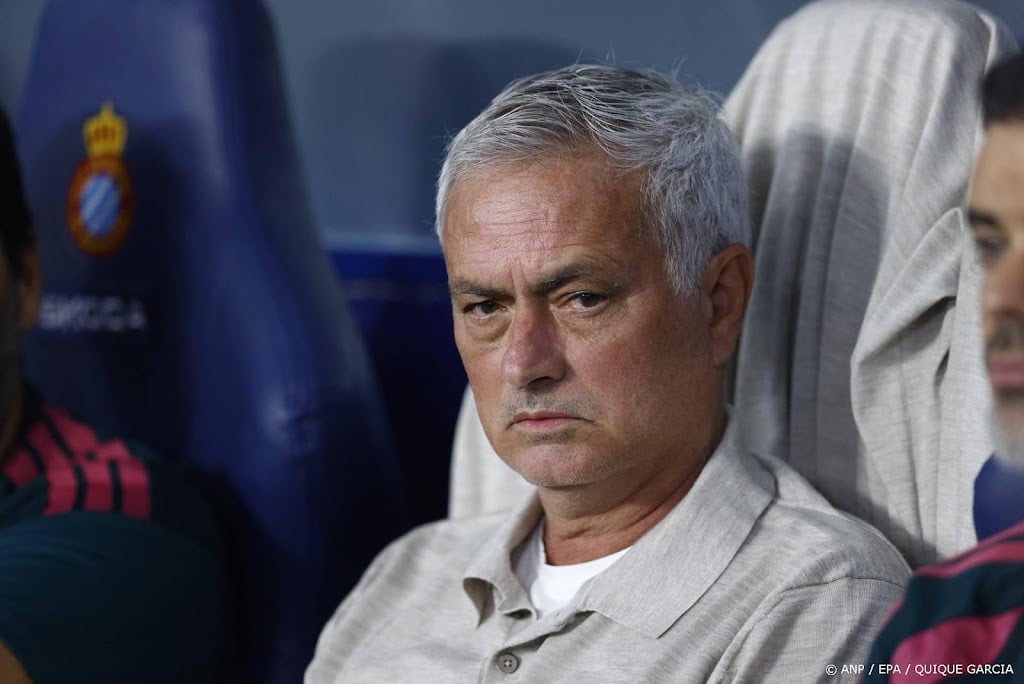 Trainer Mourinho keert met nipte zege terug bij Real Madrid