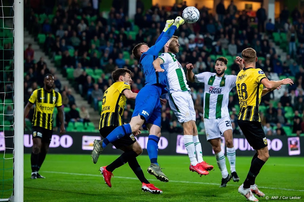 FC Groningen verliest met negen man nipt van Vitesse