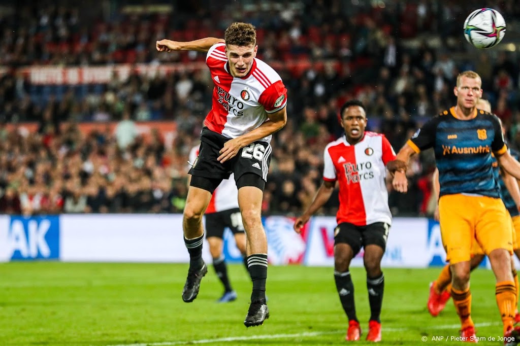 Feyenoord wint van Heerenveen en blijft in spoor koploper Ajax