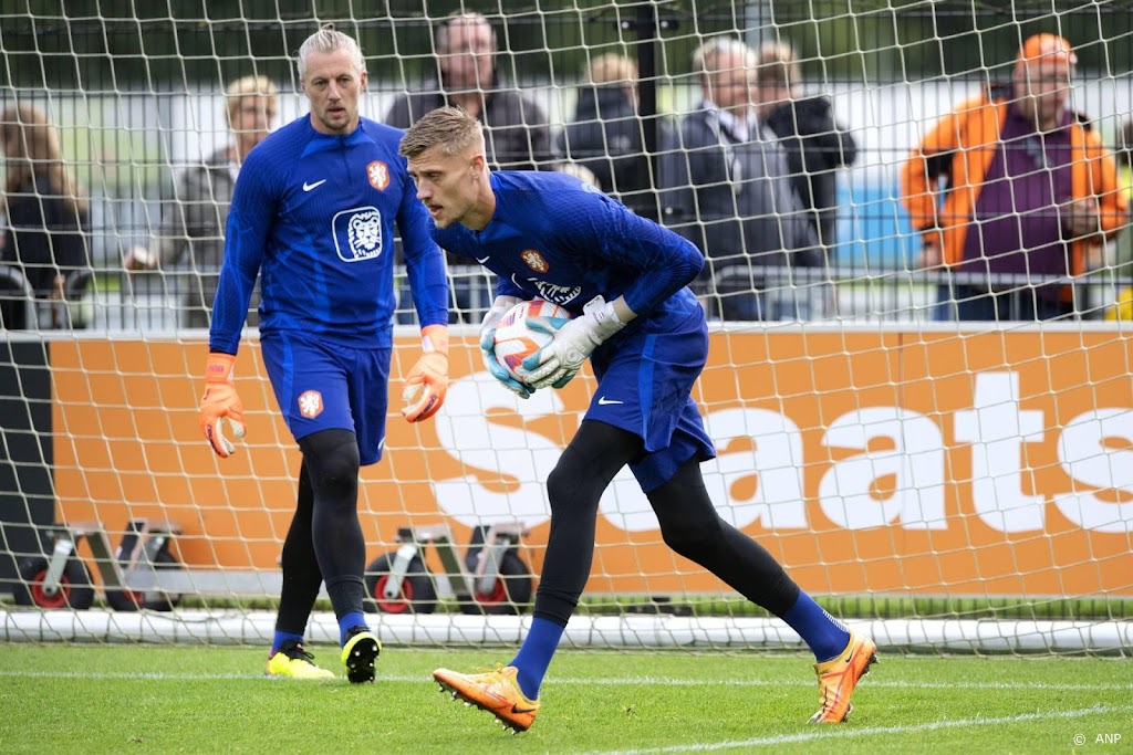 Oranje-doelman Noppert tegen Polen op tribune
