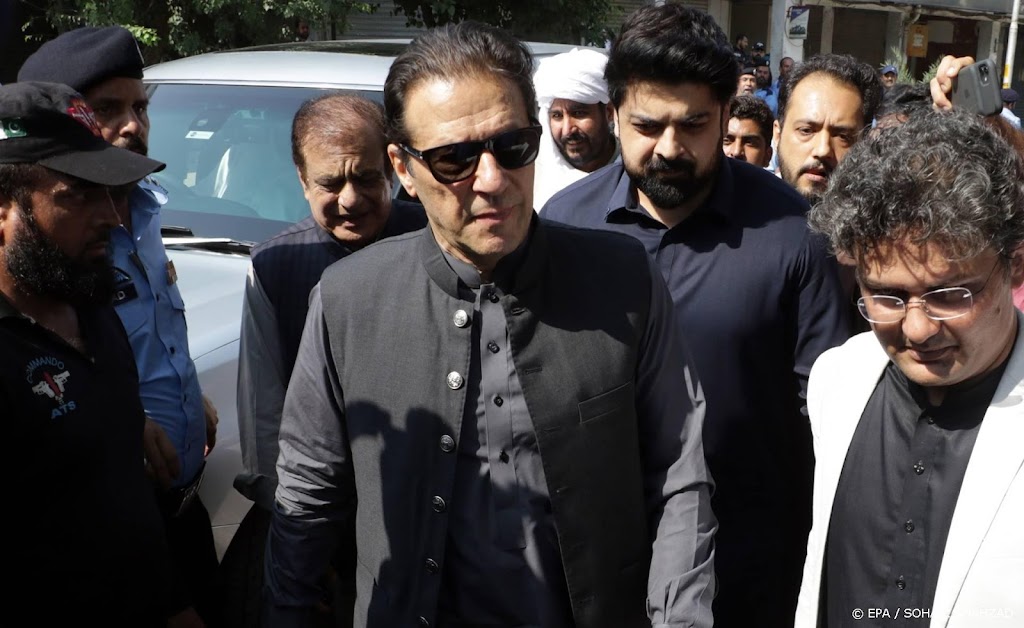 Pakistaanse oud-premier Khan biedt rechtbank excuses aan