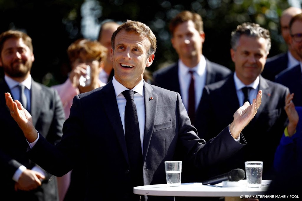 Macron wil duurzame energieprojecten twee keer zo snel realiseren