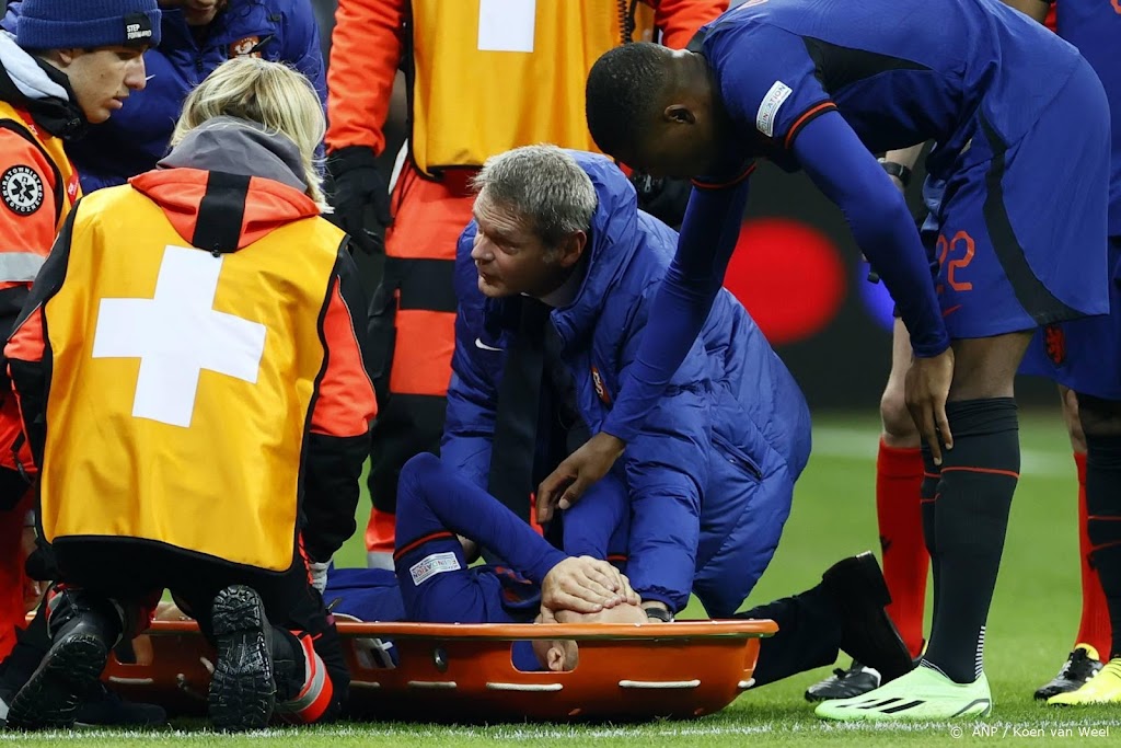Koopmeiners valt bij Oranje al na minuut uit met hoofdblessure