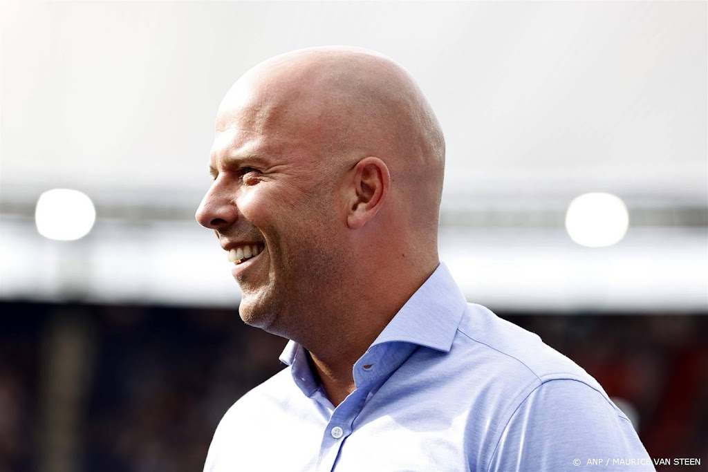 Trainer Slot hecht weinig waarde aan favorietenrol van Feyenoord